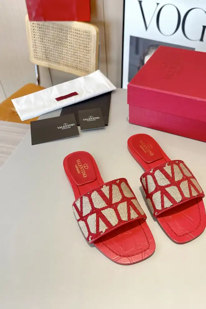 hype Valentino Sandals