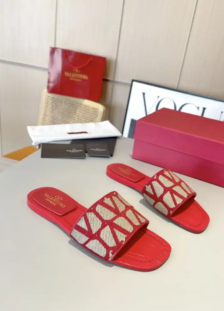 hype Valentino Sandals