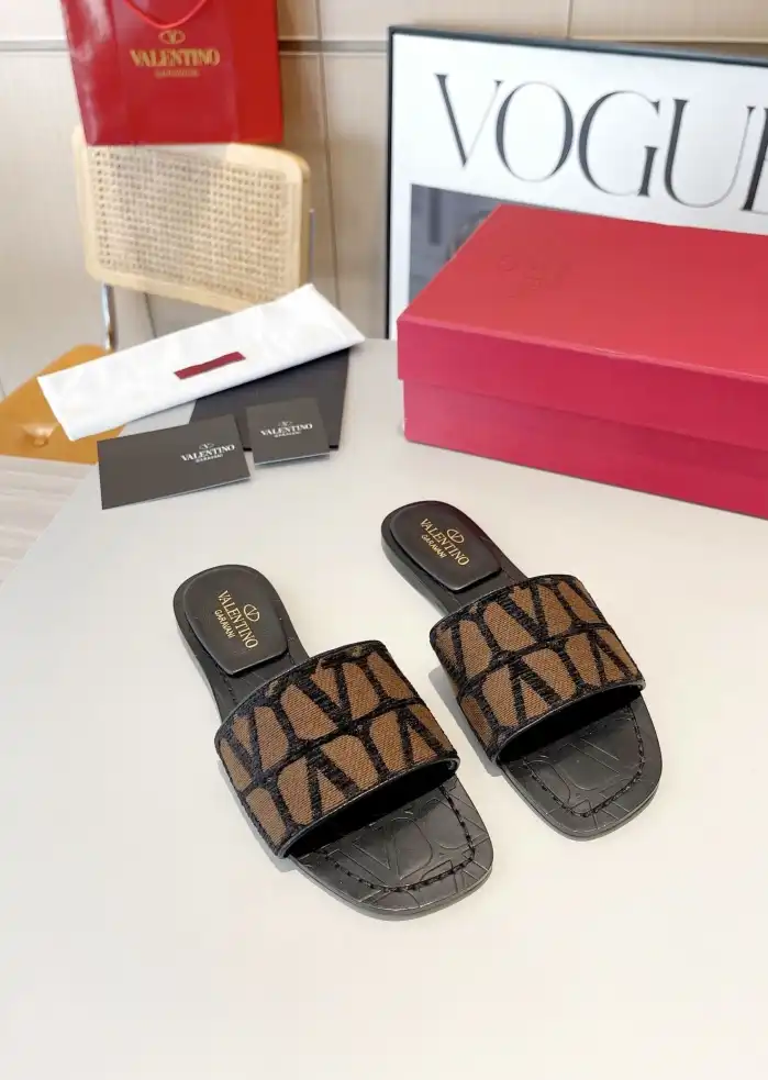 hype Valentino Sandals