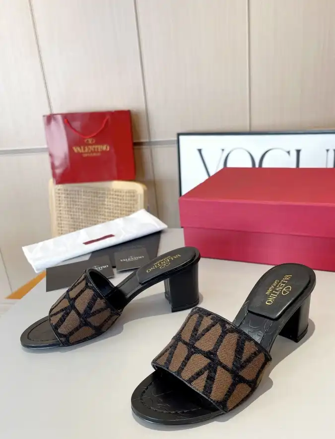 hype Valentino Sandals