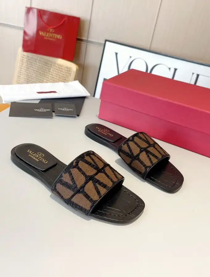 hype Valentino Sandals