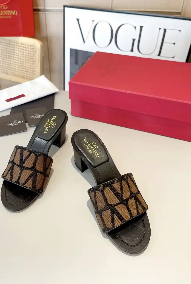 hype Valentino Sandals