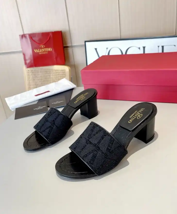 hype Valentino Sandals