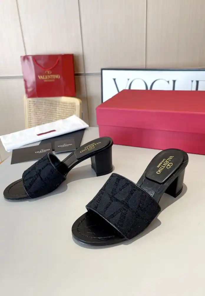 hype Valentino Sandals