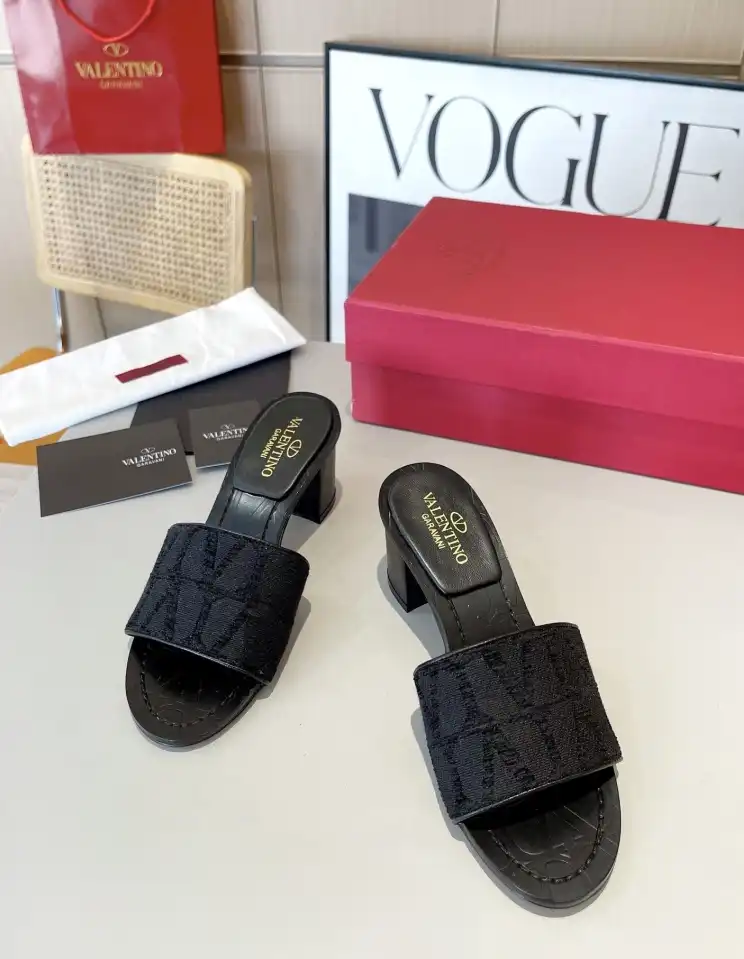 hype Valentino Sandals