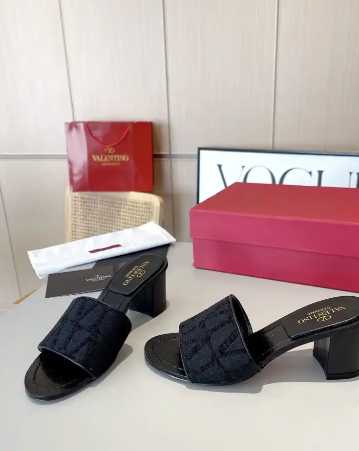 hype Valentino Sandals