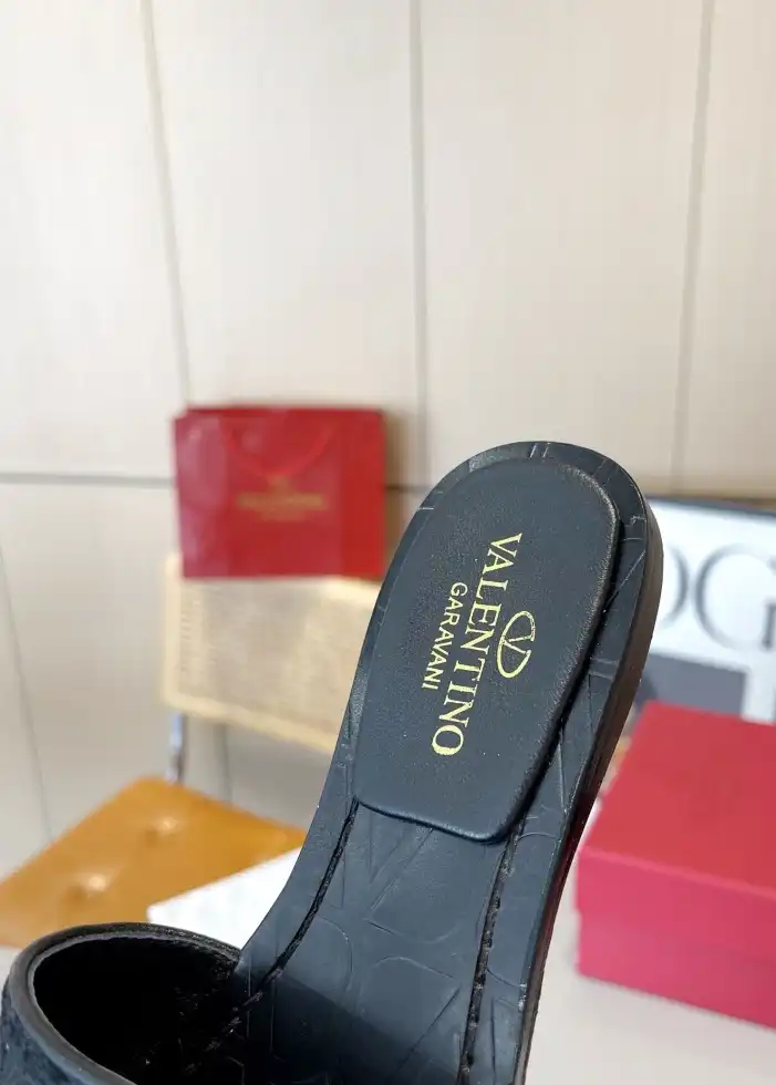 hype Valentino Sandals