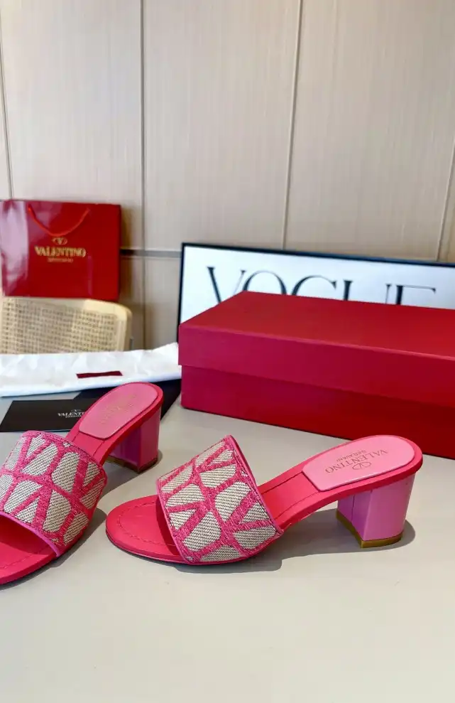 hype Valentino Sandals