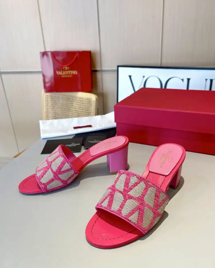 hype Valentino Sandals