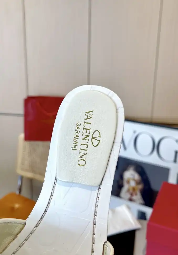 hype Valentino Sandals