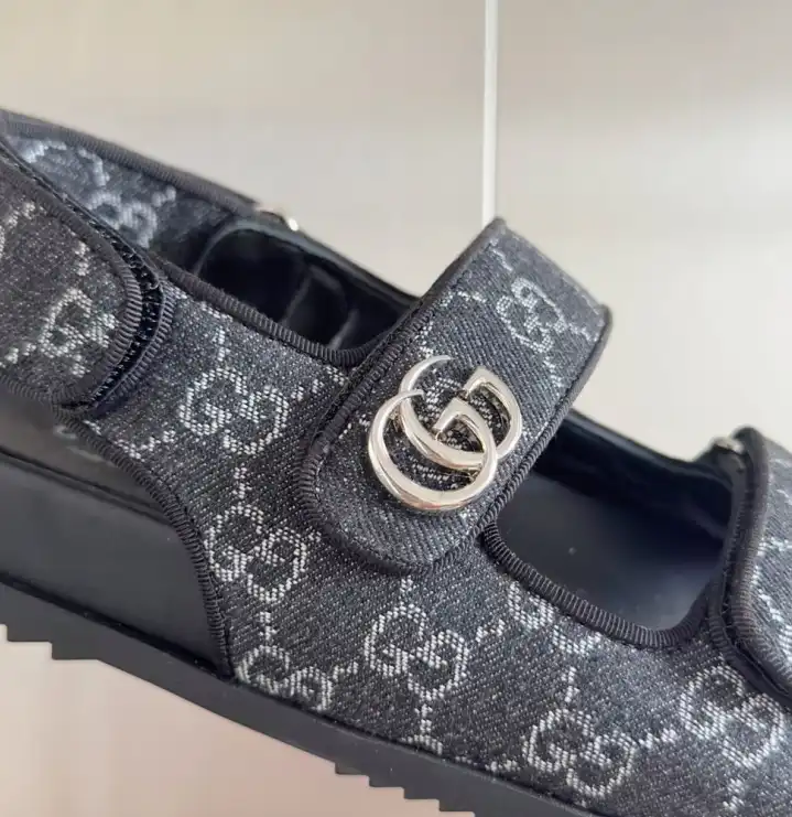 hype Gucci Sandals