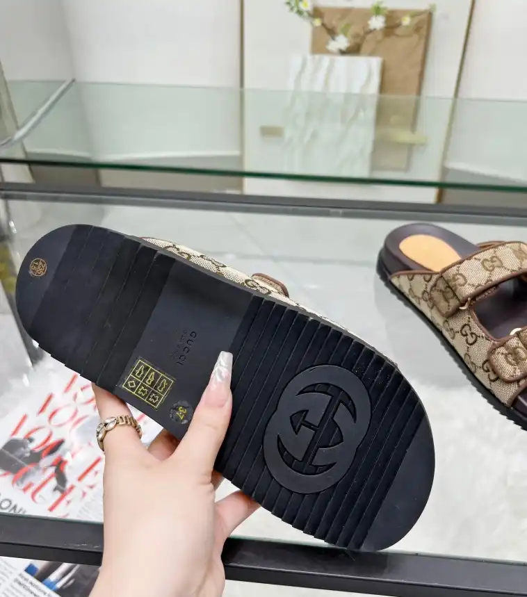 hype Gucci Sandals