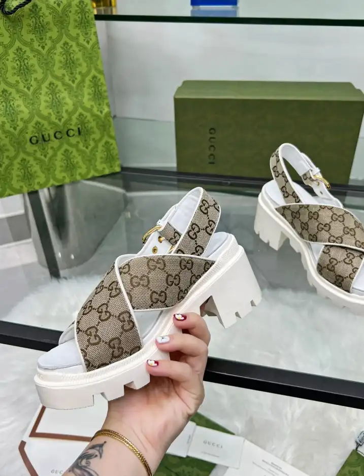 hype Gucci Sandals