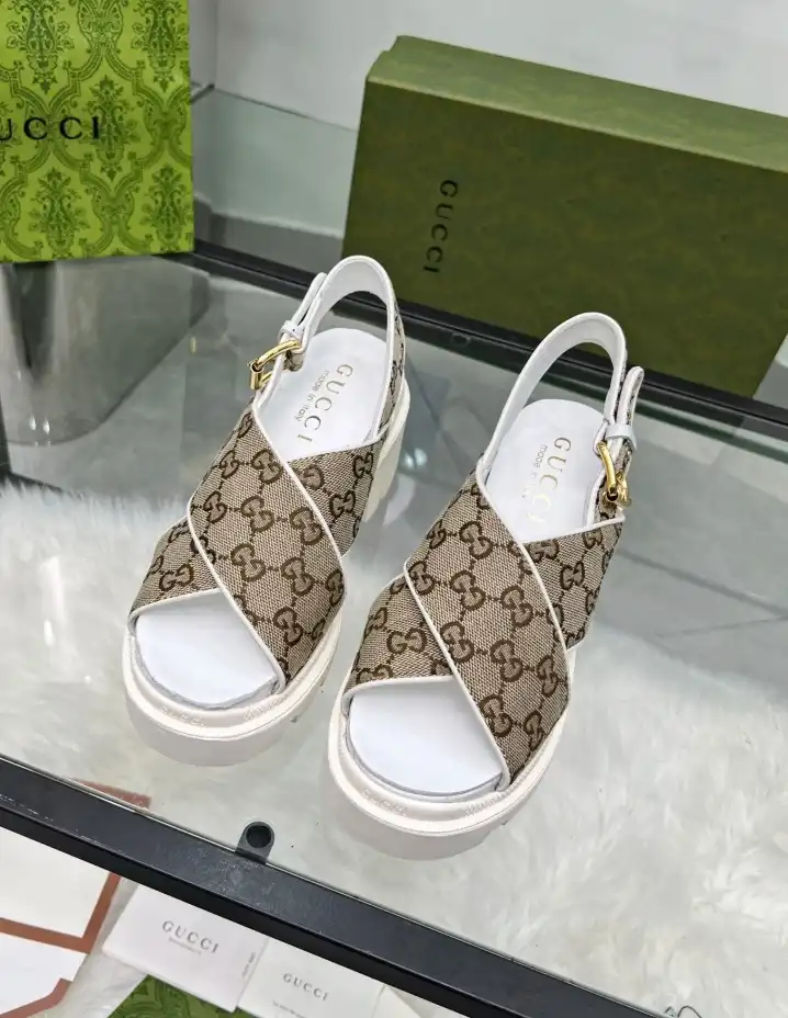 hype Gucci Sandals