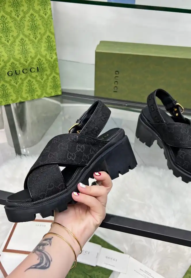 hype Gucci Sandals