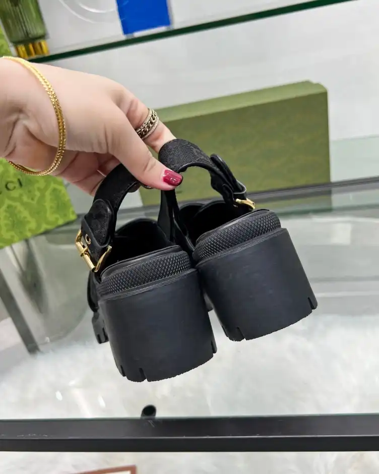 hype Gucci Sandals