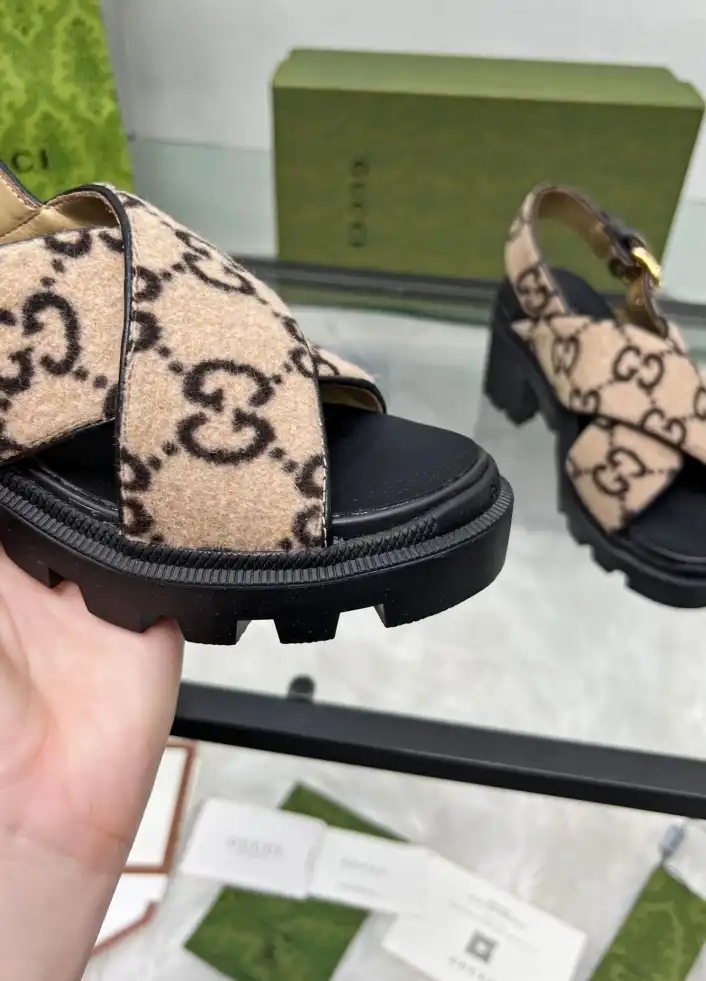 hype Gucci Sandals