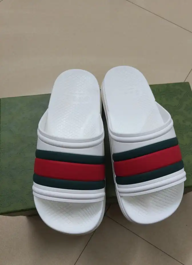 hype Gucci Slippers