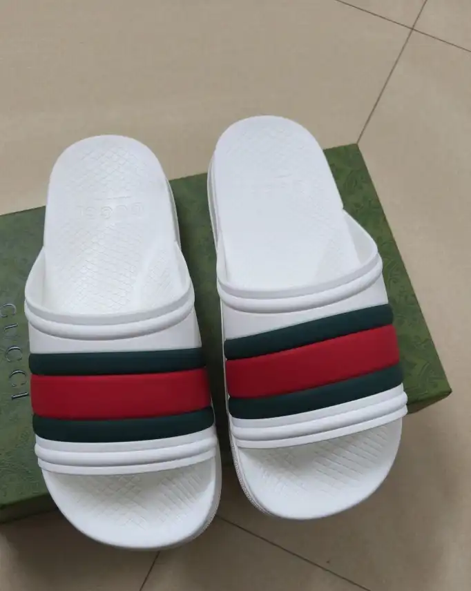 hype Gucci Slippers