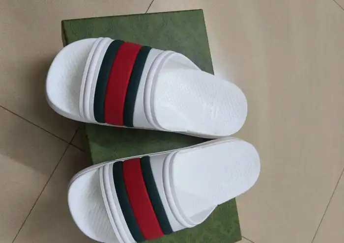 hype Gucci Slippers