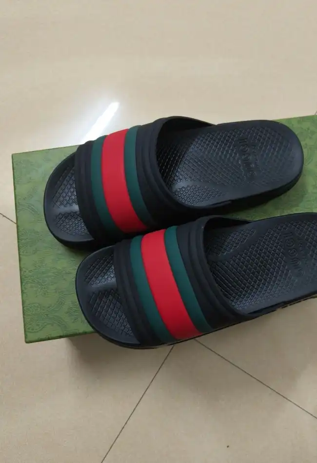 hype Gucci Slippers