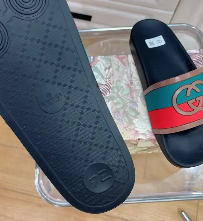 hype Gucci Slippers