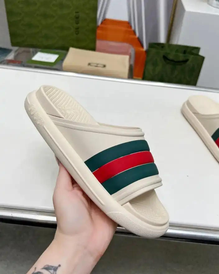 hype Gucci Slippers