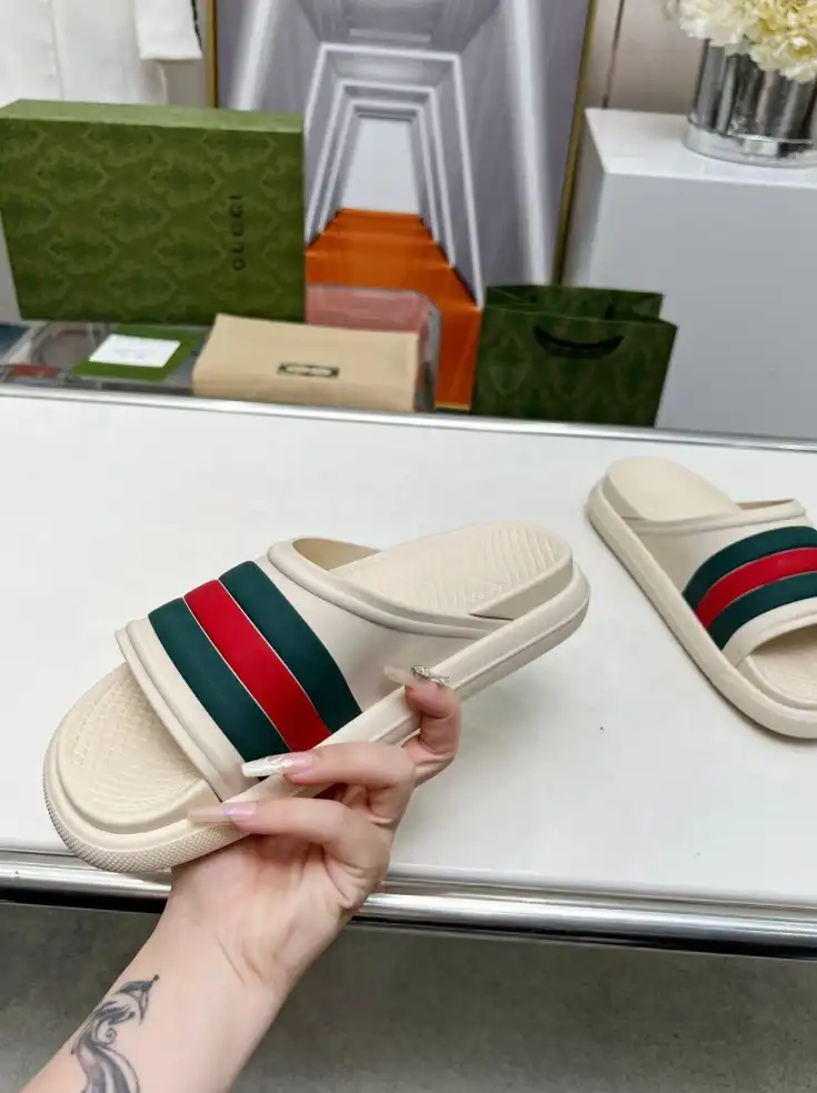 hype Gucci Slippers