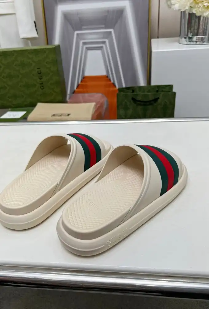 hype Gucci Slippers