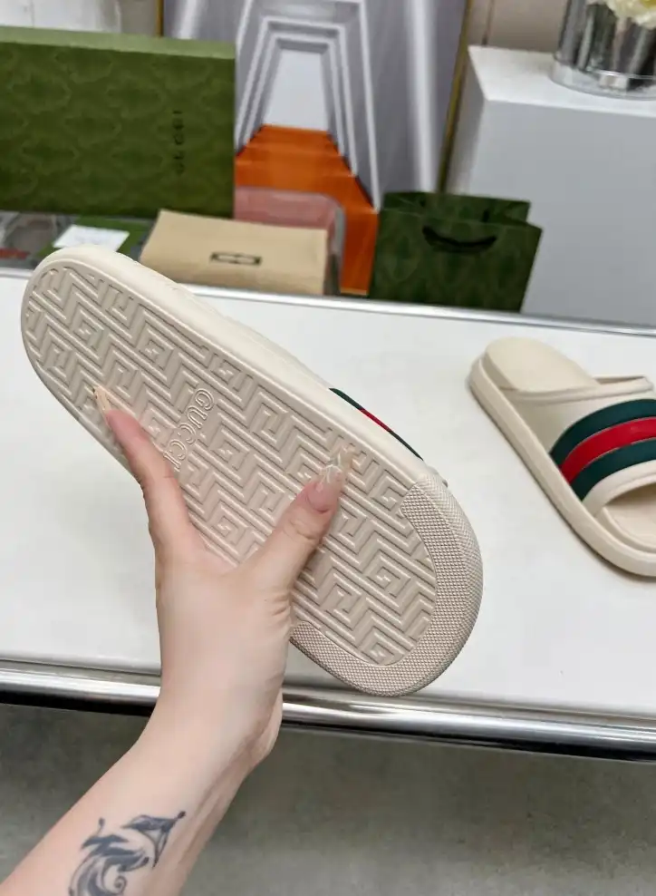 hype Gucci Slippers