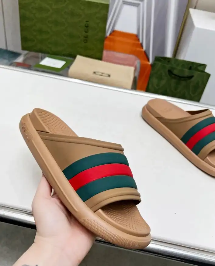 hype Gucci Slippers