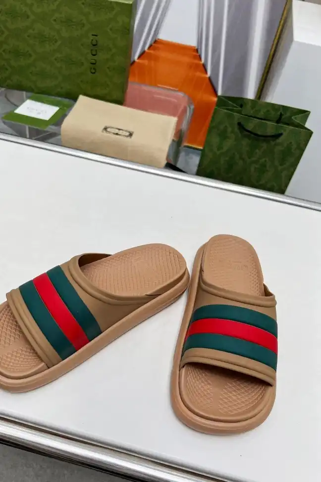 hype Gucci Slippers