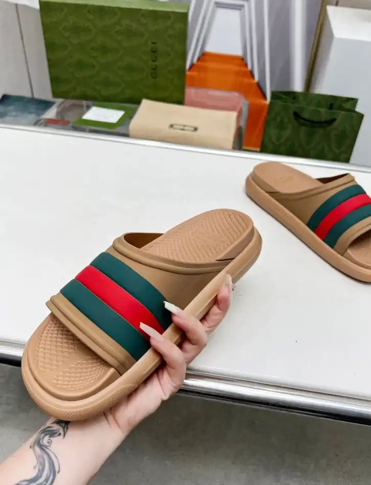 hype Gucci Slippers