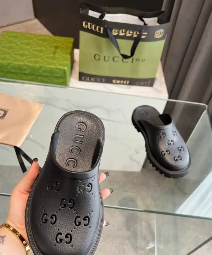 hype Gucci Slippers