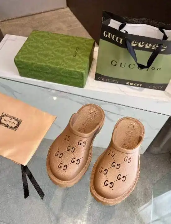 hype Gucci Slippers