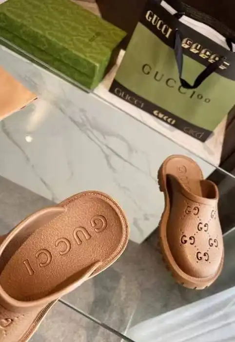 hype Gucci Slippers