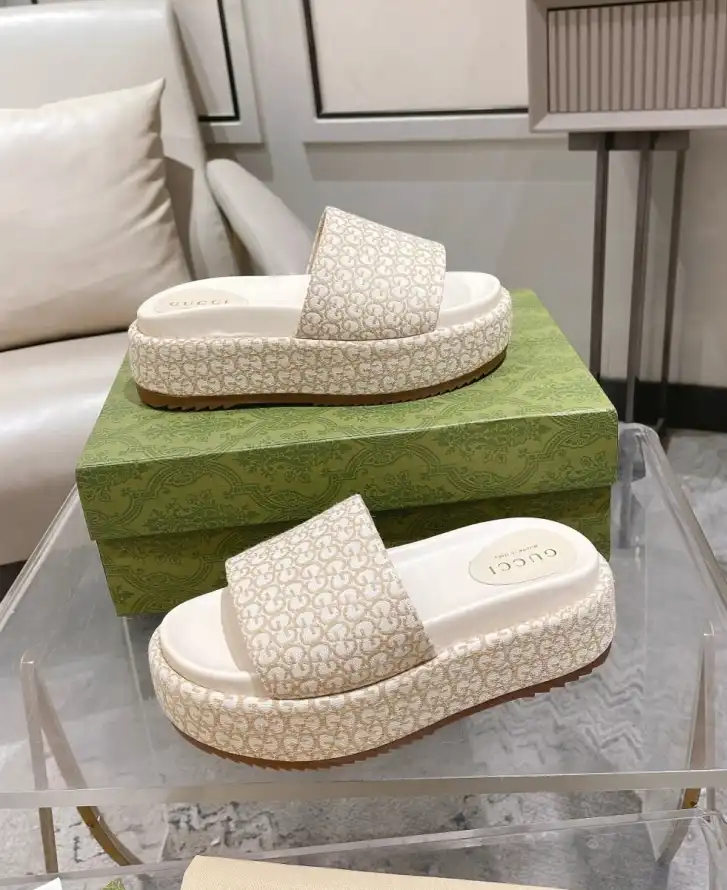 hype Gucci Slippers