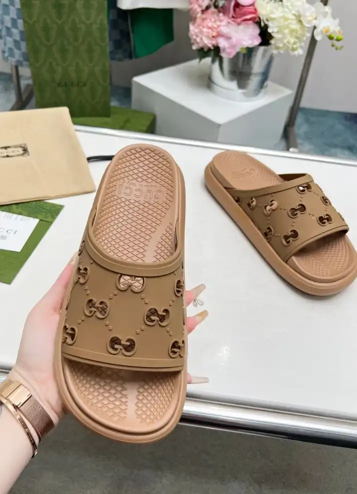 hype Gucci Slippers