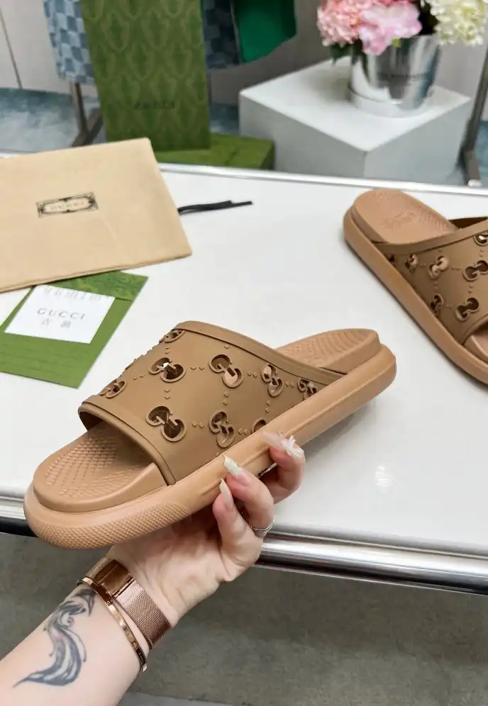 hype Gucci Slippers