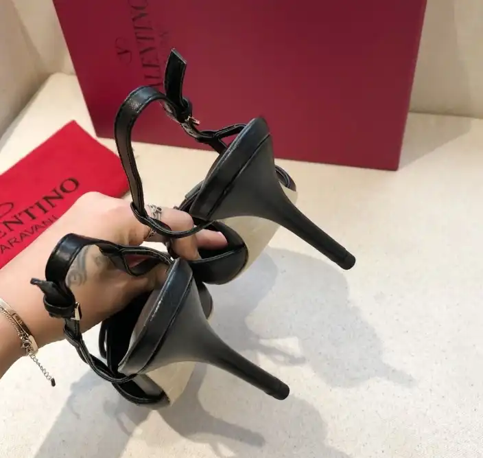 hype Valentino High Heels