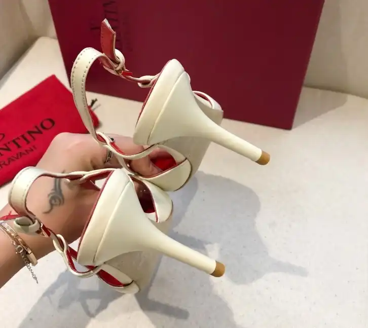 hype Valentino High Heels