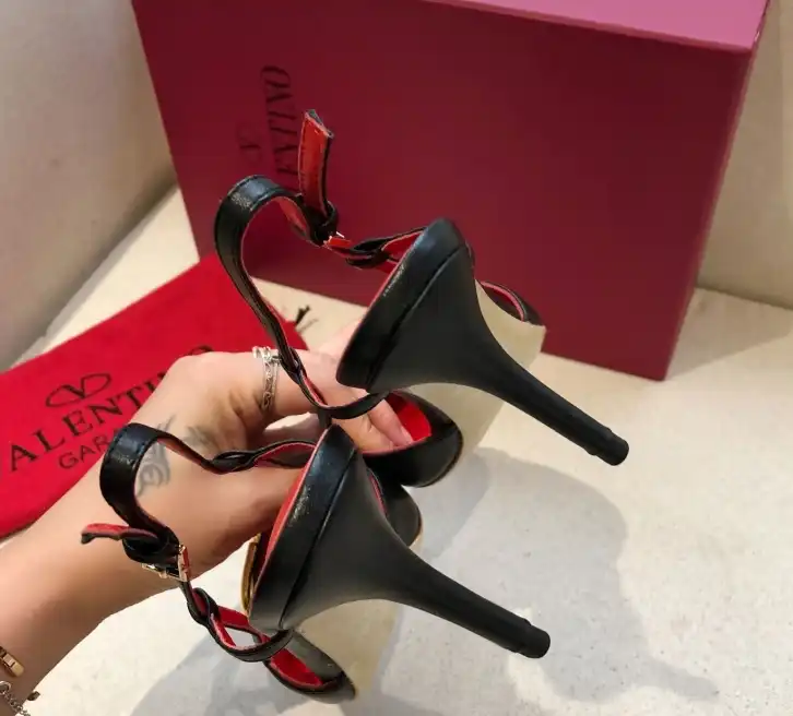 hype Valentino High Heels