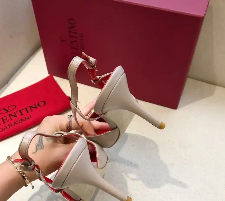 hype Valentino High Heels