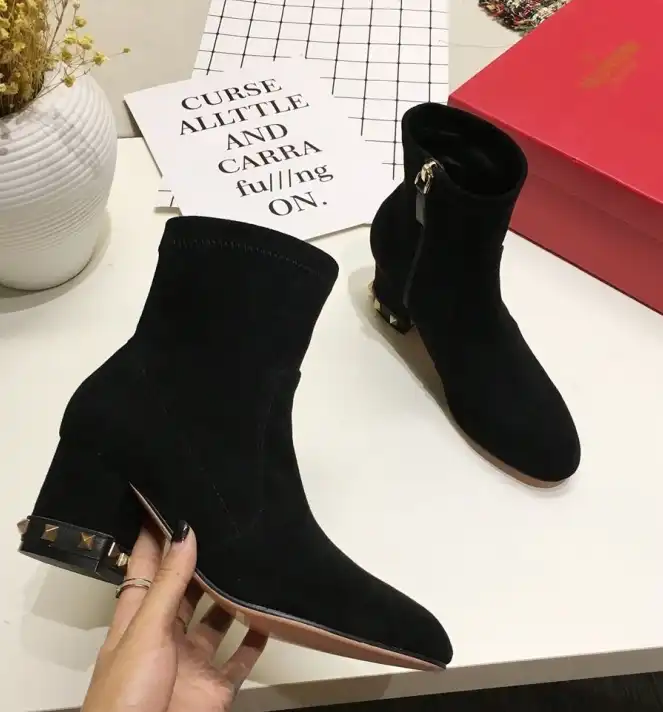 hype Valentino Boots