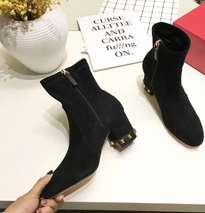 hype Valentino Boots