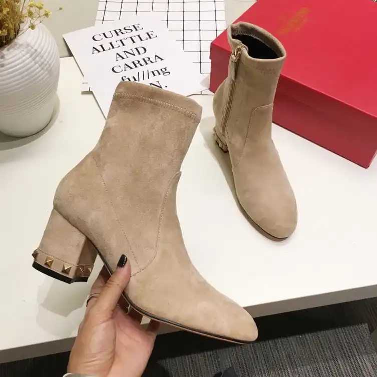 hype Valentino Boots