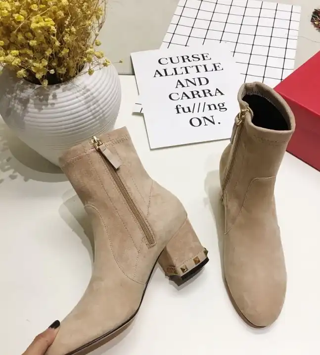 hype Valentino Boots