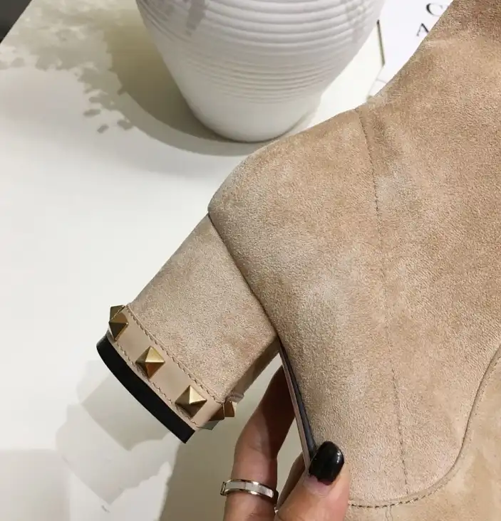 hype Valentino Boots