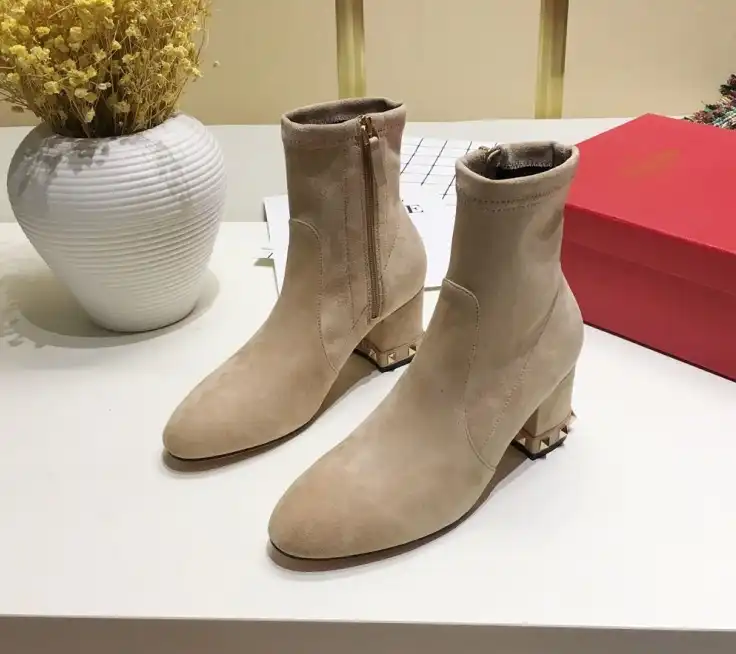 hype Valentino Boots