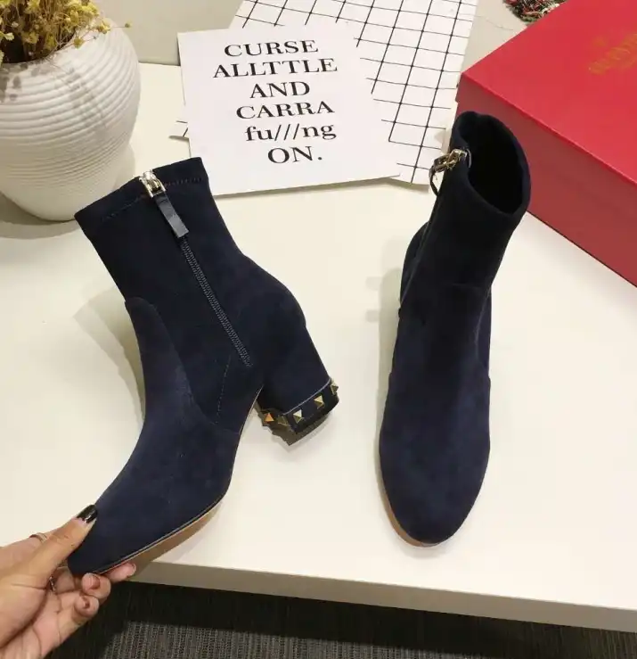 hype Valentino Boots